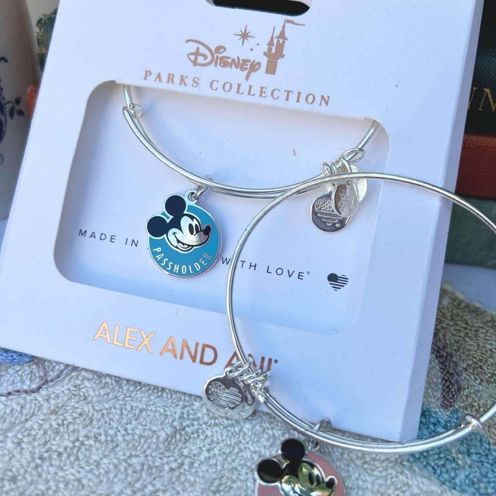 Alex And Ani Disney Parks Collection Mickey Mouse Passholder Bracelet Disneyland